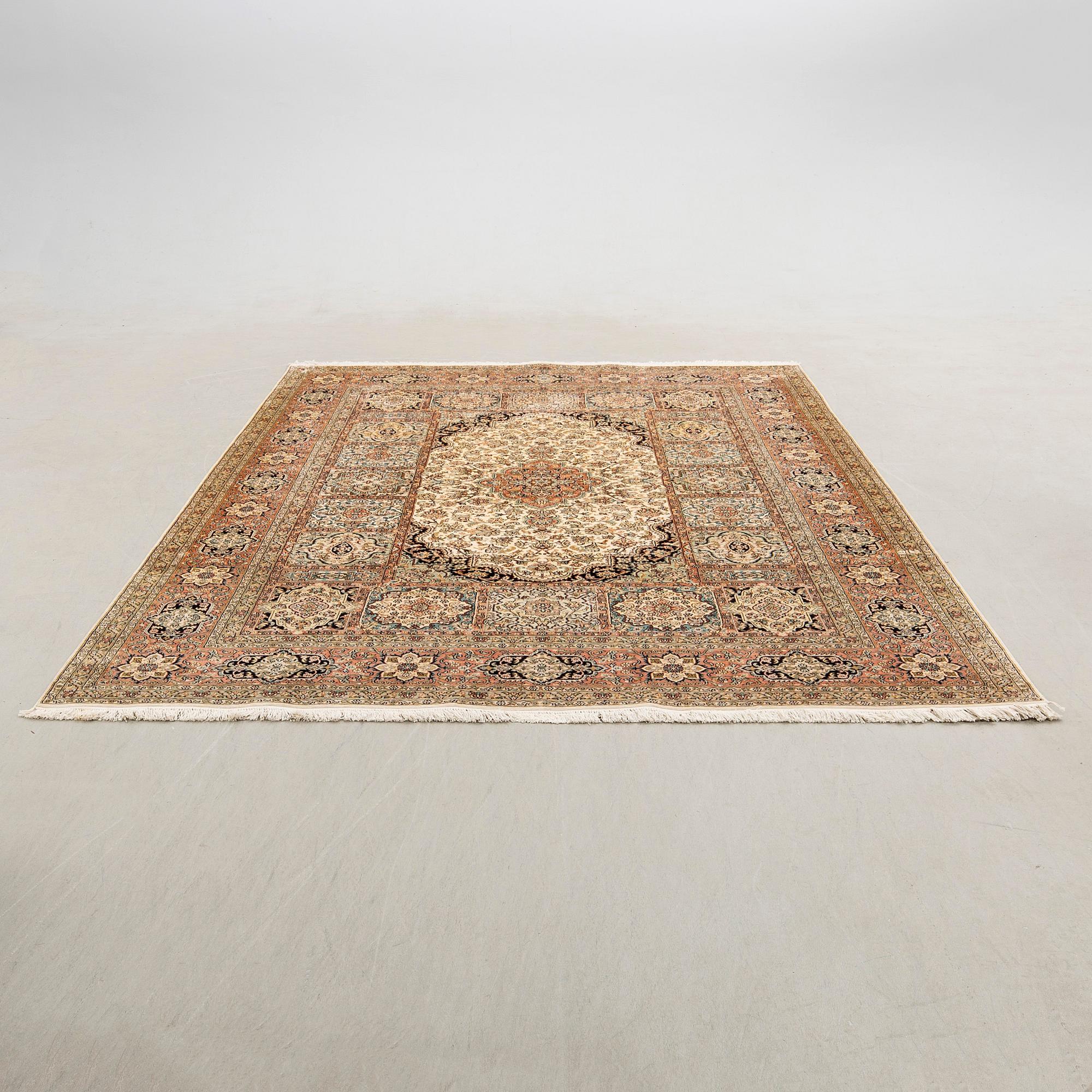 Carpet, Kashmir, 315 x 222 cm.