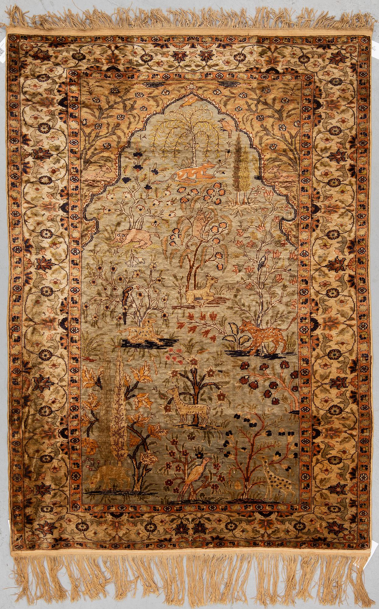 MATTO, a semi-antique Kayseri, ca 175 x 123 cm (as well as 2 cm flat weave at the ends).