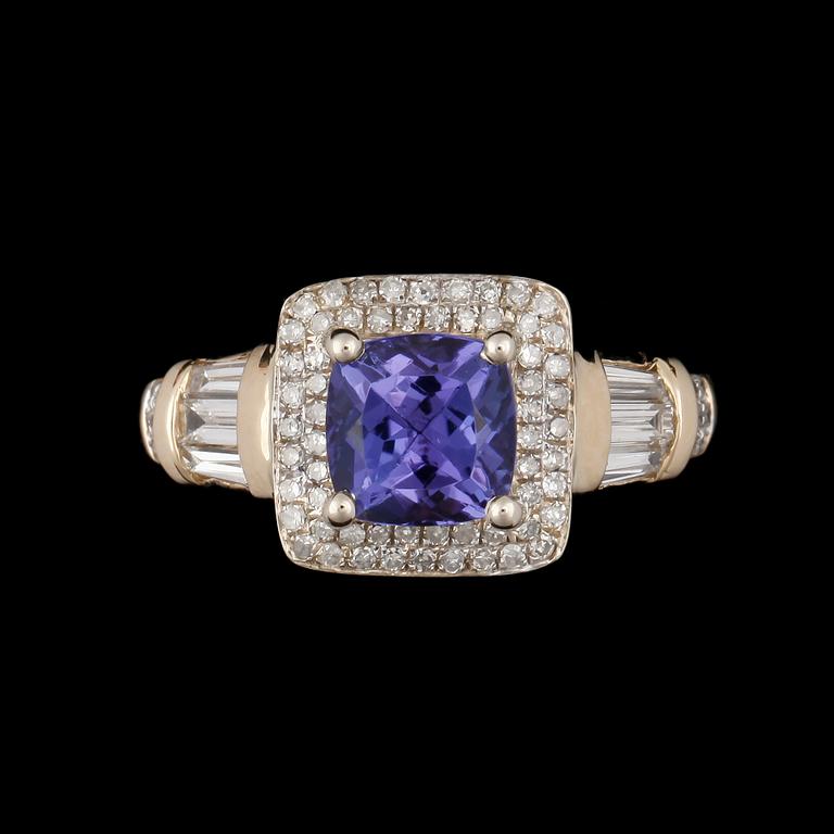 RING, 14k guld med tanzanit och små diamanter diamanter. Vikt ca 3,9 gram.
