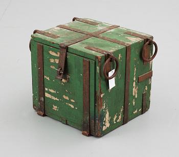 KASSAKISTA, trä och järn, 1800/1900-tal.