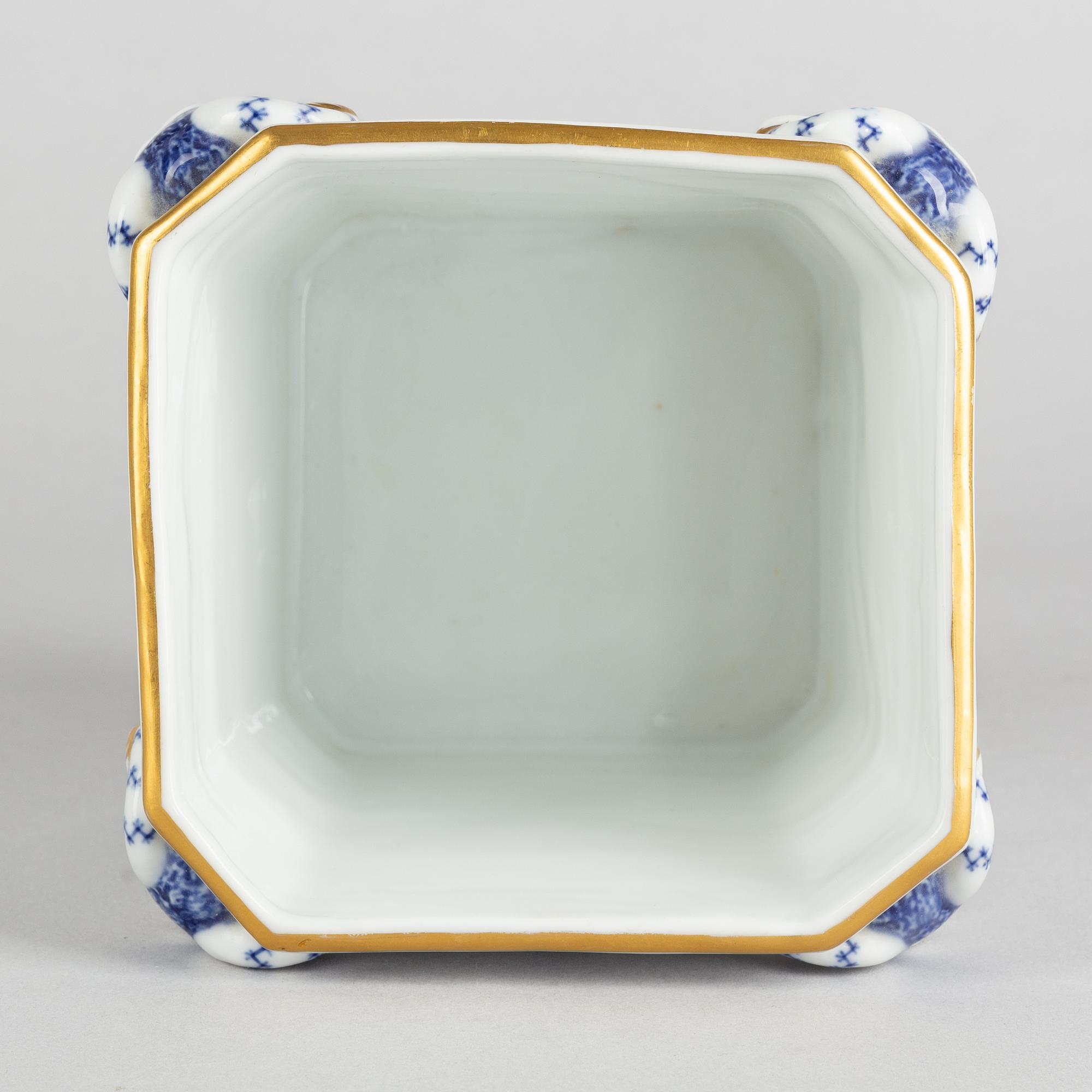 Ytterfoder, porslin, Royal Copenhagen, "Musselmalet", modell 124, 1898-1923.