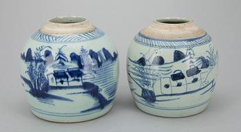 BOJANER, 2 st,  olika, porslin, Kina 1800-tal.