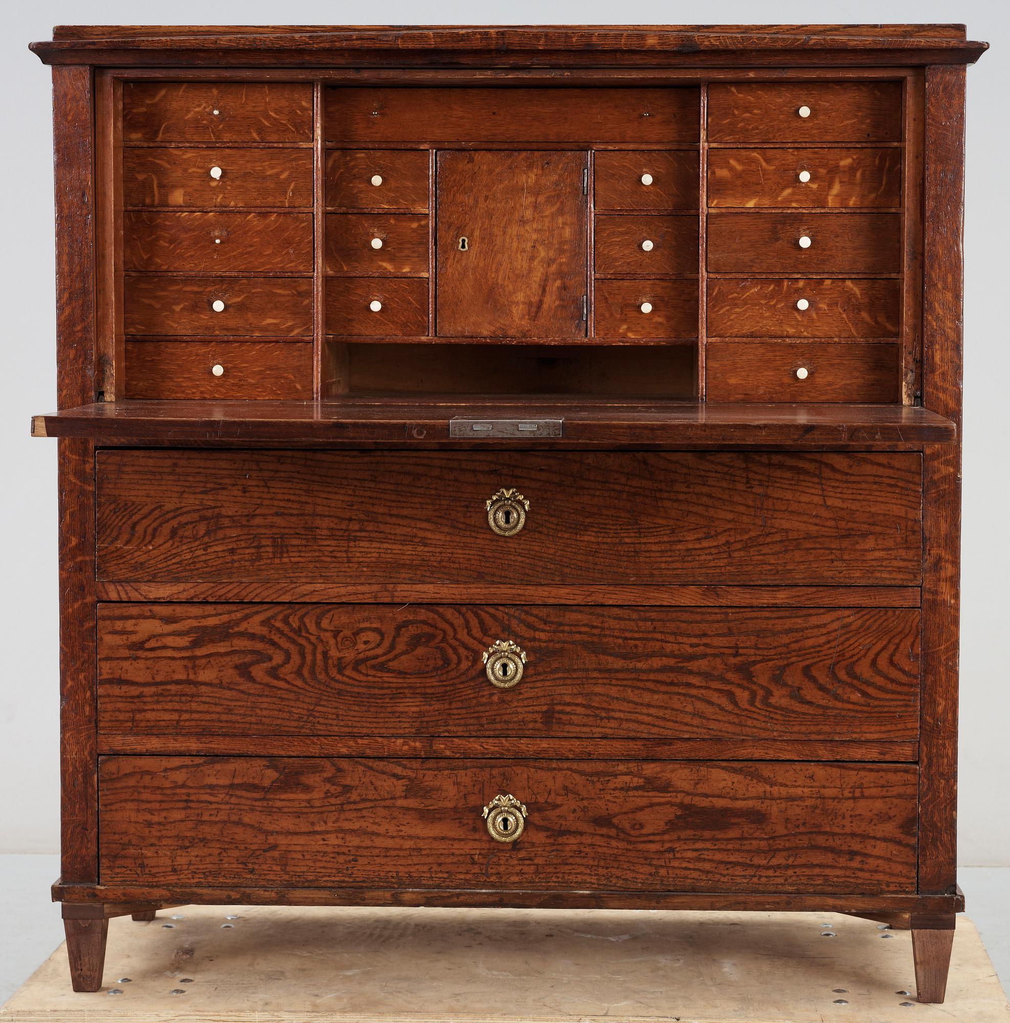 CHIFFONJÉ, sengustaviansk stil, 1800-talets första hälft.