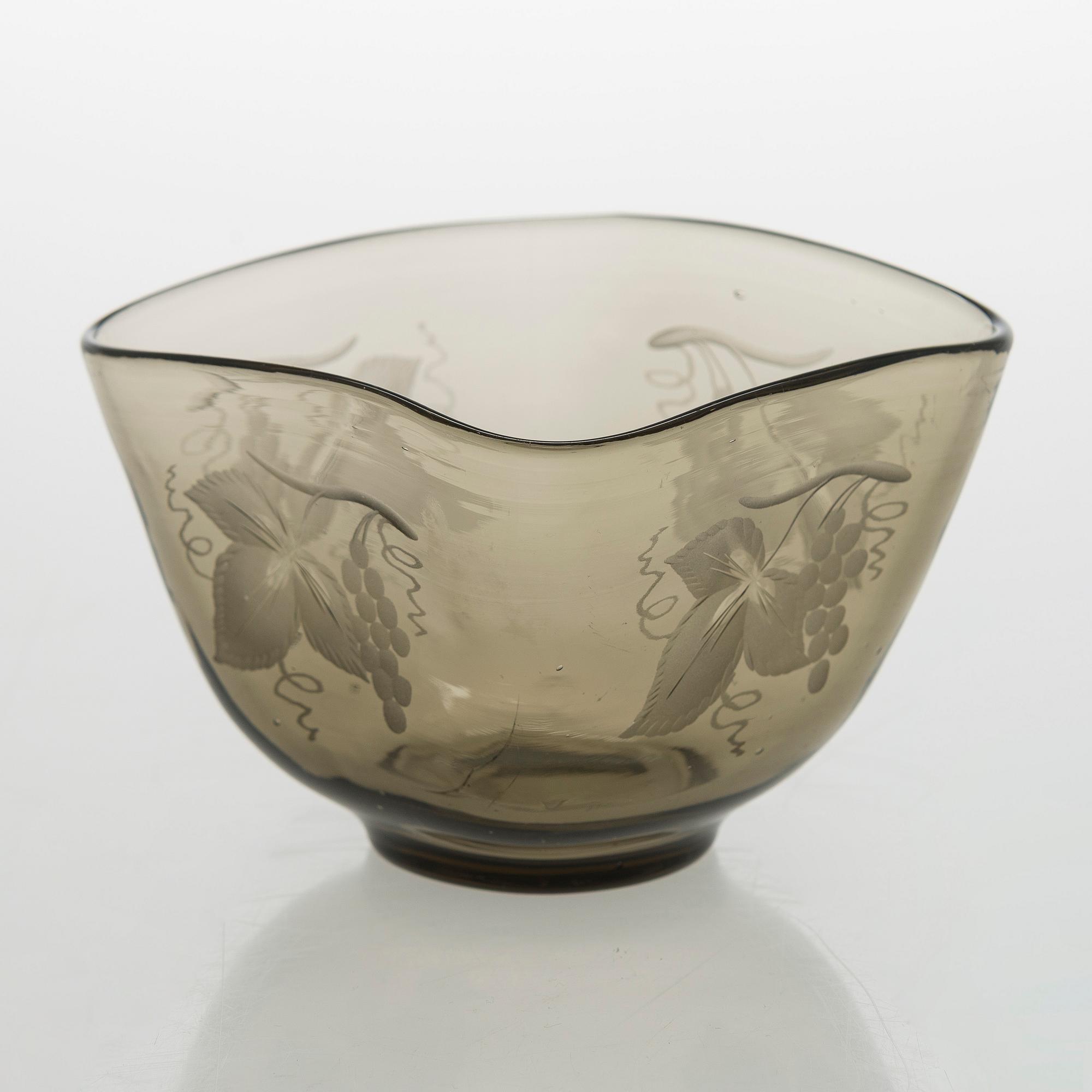 Gunnel Nyman, skål, modell 38/1081 Riihimäki Glassbruk Ab. Osignerad. Formgiven 1938.