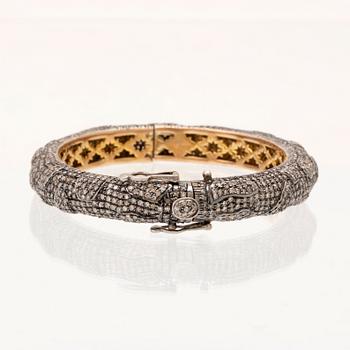 Bracelet white and yellow gold with round single-cut diamonds, Gem Palace Jaipur India.