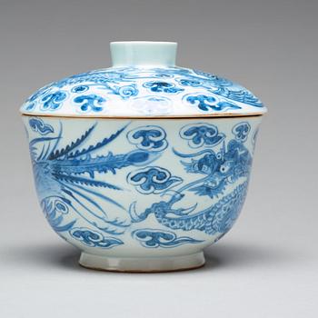 A blue and white bowl with a cover, Korea, Choson, 19th Century.