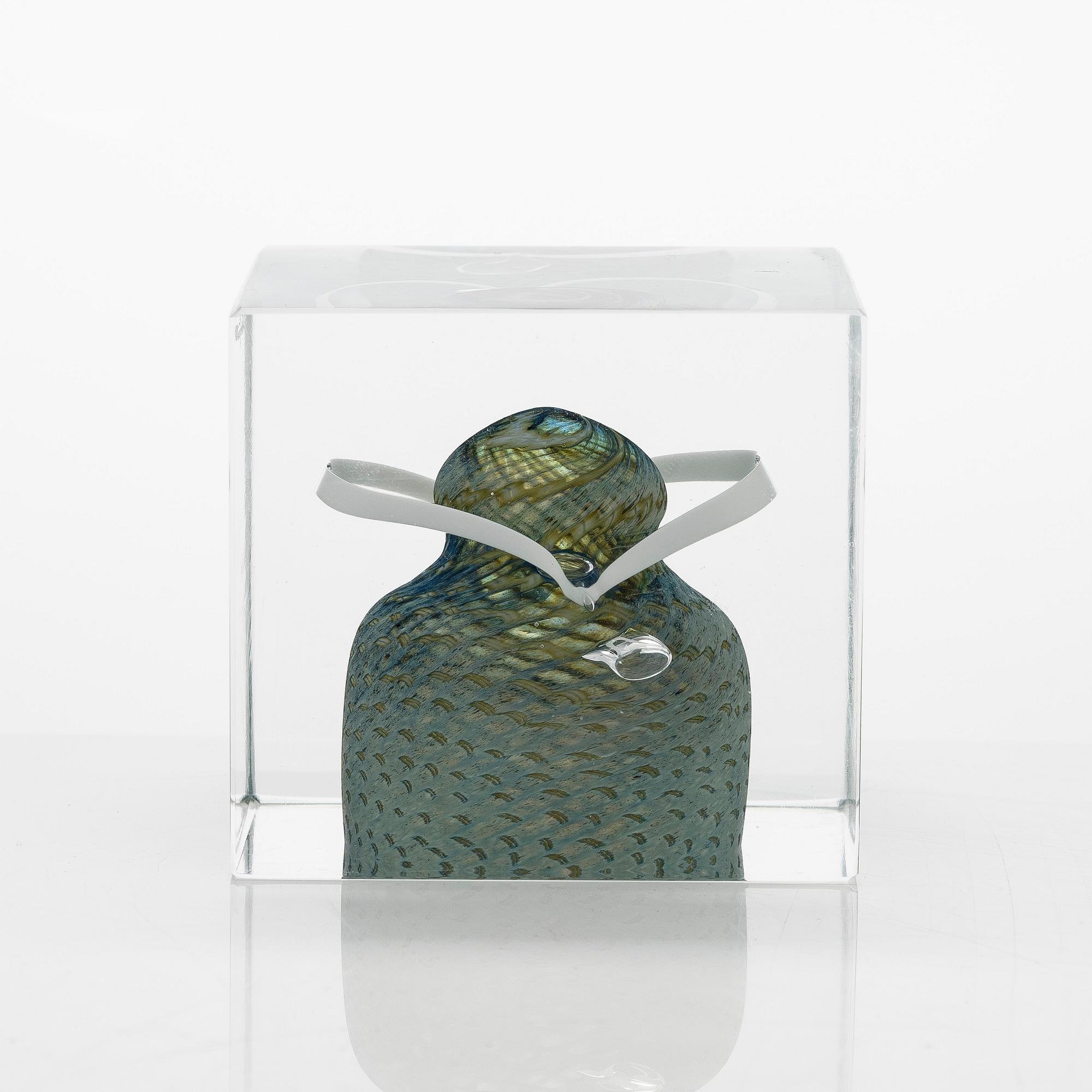 Oiva Toikka, årskub, signerad Oiva Toikka, Nuutajärvi 1988, numrerad 152/2000.