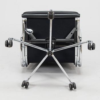 Charles & Ray Eames, kontorsstol, "Soft Pad Chair EA 219, high backrest", Vitra. 2000-tal.