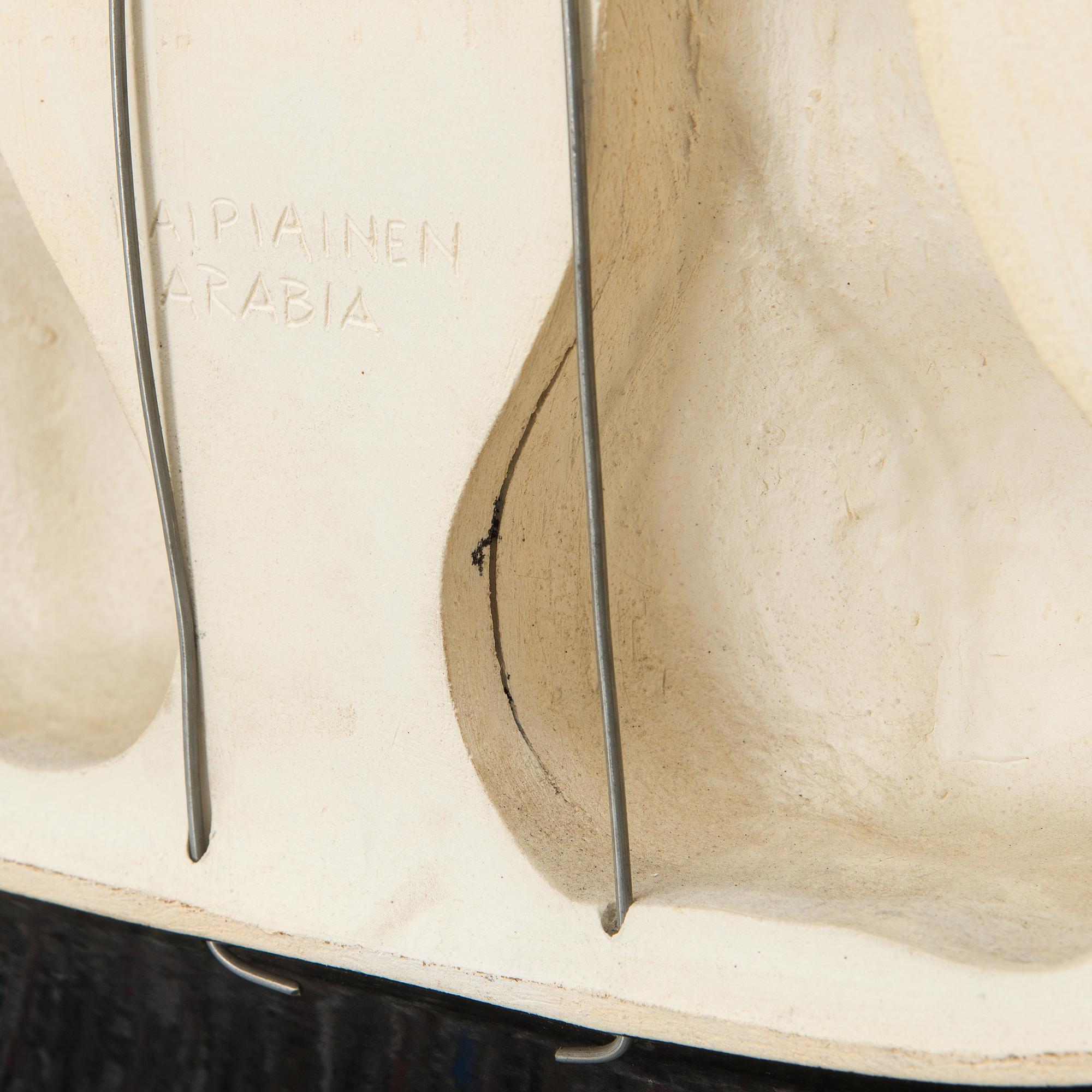 Birger Kaipiainen, a ceramic dish, signed Kaipiainen Arabia.