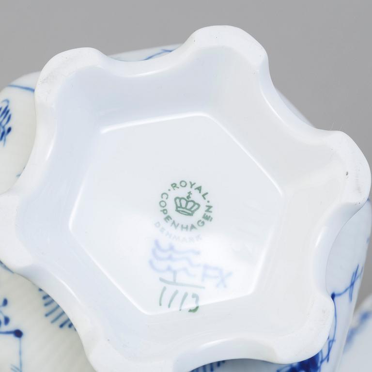 23 PIECES OF ROYAL cOPENHAGEN PORCELAIN.