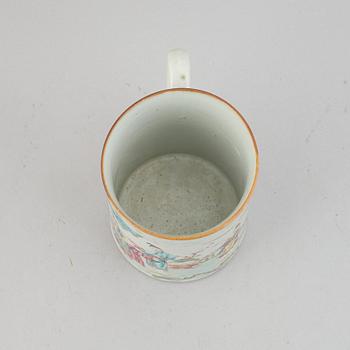 Mugg, kompaniporslin. Qingdynastin, Qianlong (1736-95).