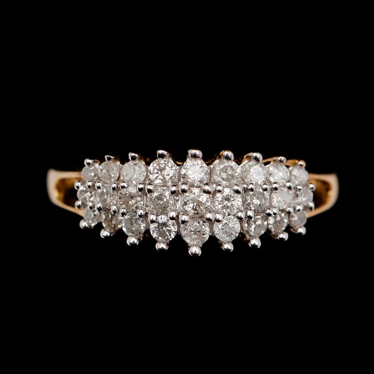 RING, 10 k guld/vitguld, diamanter tot 0.51 ct.