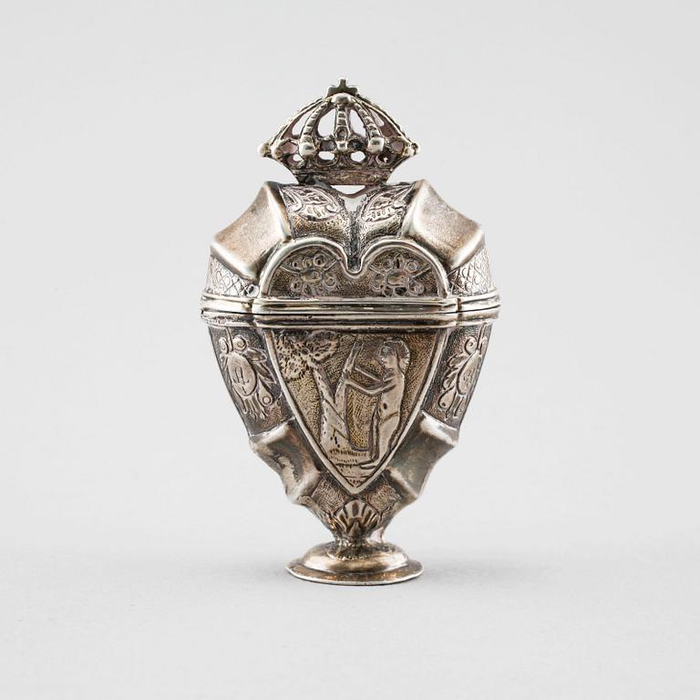 A Swedish 18th century parcel-gilt silver snuffbox, unmarked.