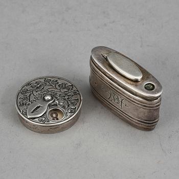 DOSOR, silver, 2 st, 1800/1900-tal. Total vikt 22 g.