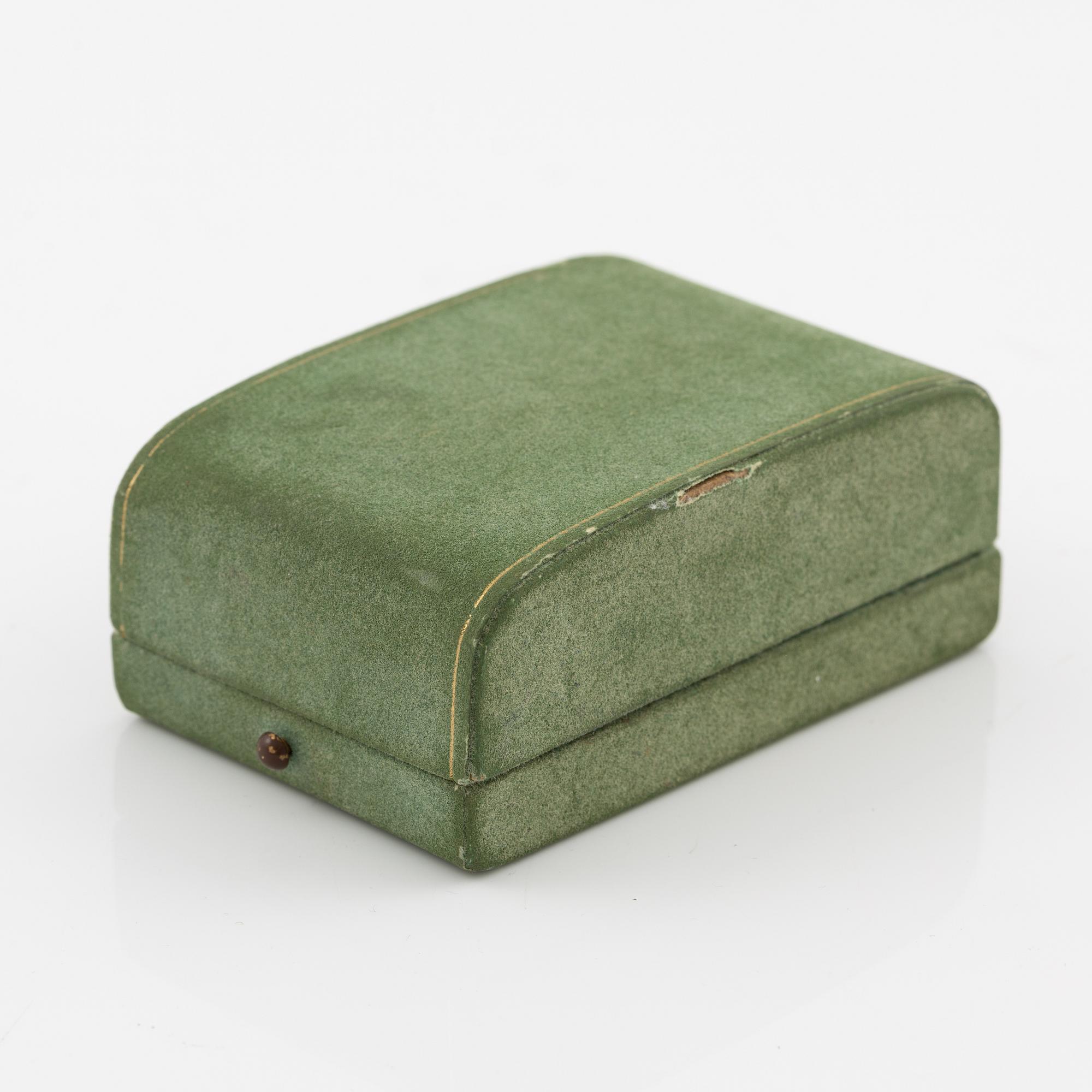 Örhängen, ett par, silver med ametister och pärlor.