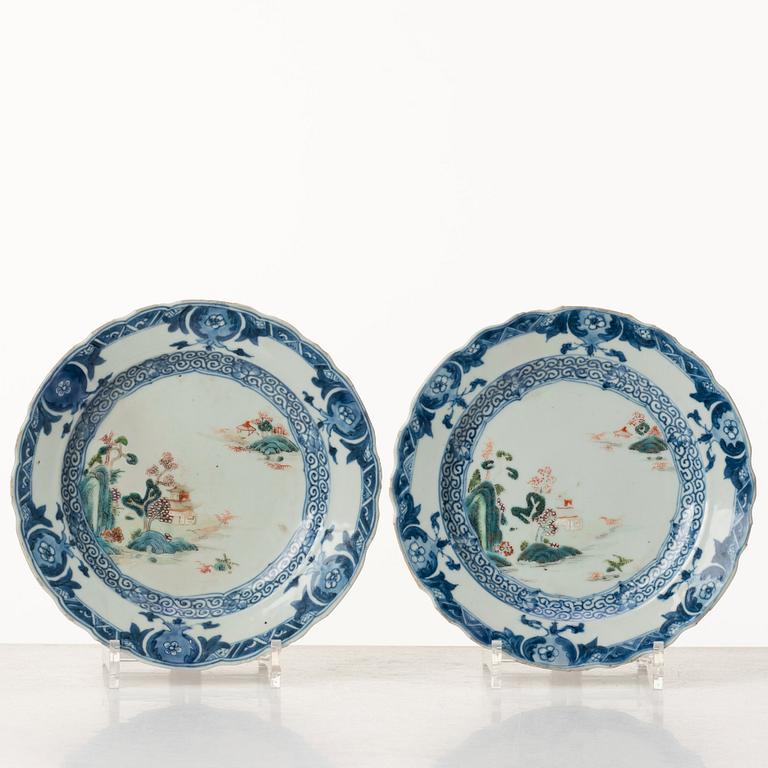 A part dinner service, Qing dynasty, Qianlong (1736-95). (19 pieces).