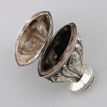 LUKTDOSA, silver, Danmark, 1700-tal. Vikt ca 37 gram.