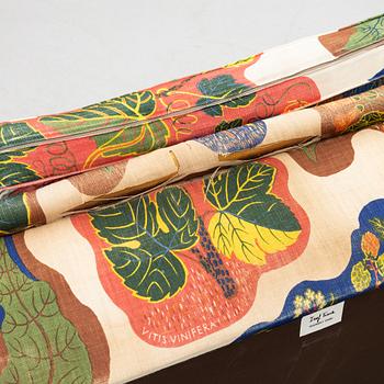 Josef Frank, soffa, modell 703, Firma Svenskt Tenn.