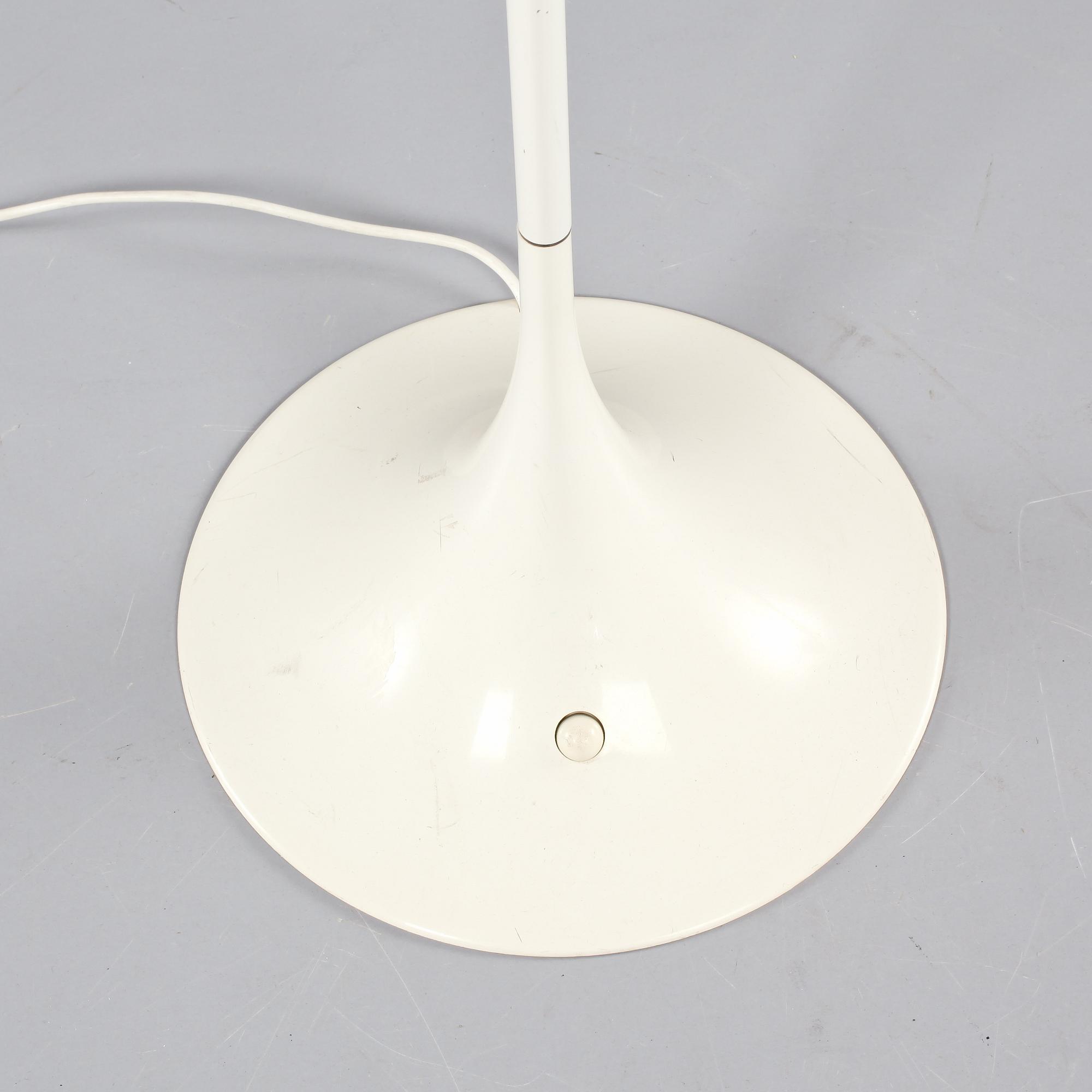 GOLVLAMPA, "Panthella", Verner Panton för Louis Poulsen, Danmark, 1900-talets fjärde kvartal.