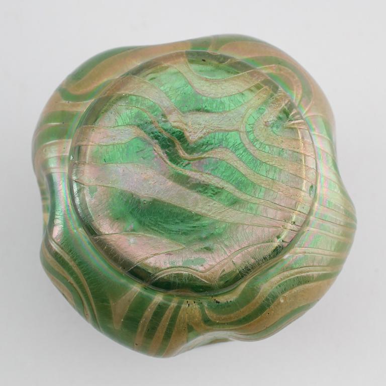 VAS, glas, jugend, möjligen Loetz, omkring år 1900.