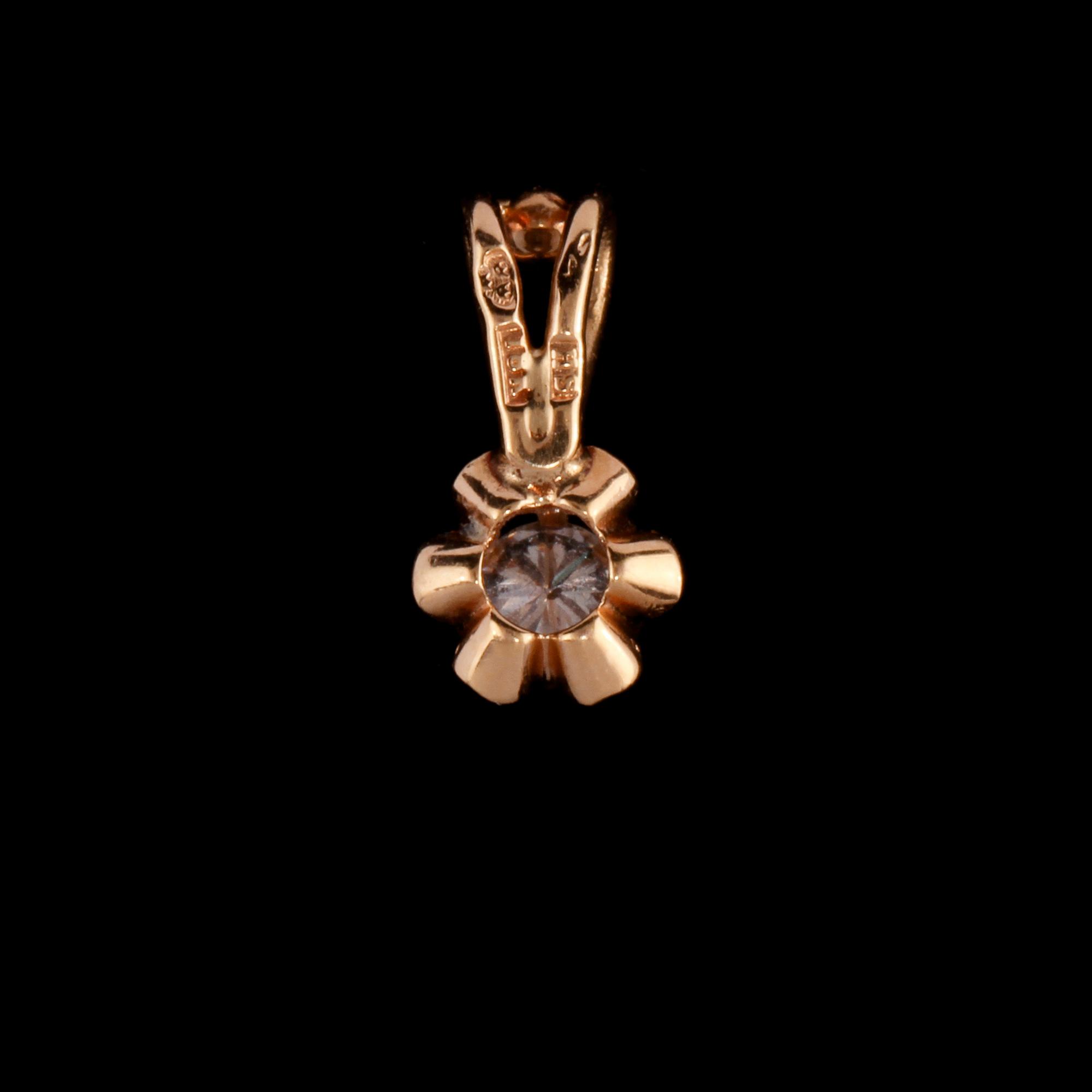 HÄNGE, 18k guld med briljantslipad diamant ca 0.10 ct, Hugo Strömdahl, Stockholm. Vikt 0,5 gram.