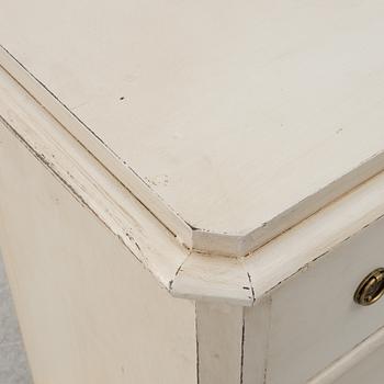 A chest of drawers, around 1900.