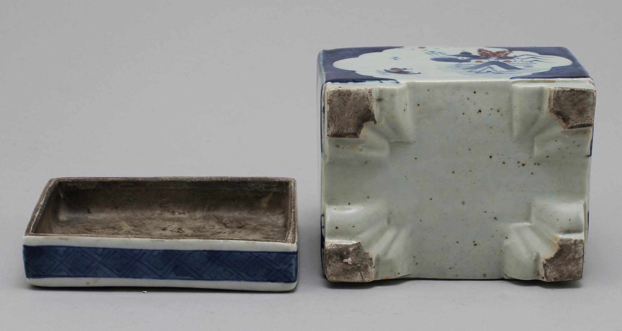 SKRIVSTÄLL, porslin, Kina, 1800-tal.