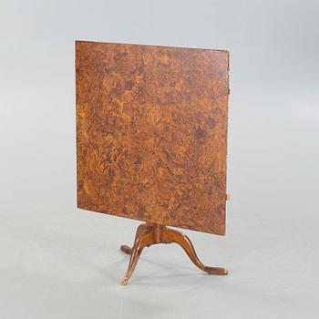 A folding table by Lorentz Lundelius (1776-1805).