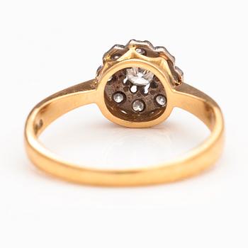 RING, 18K guld, diamanter ca 0.30 ct tot.