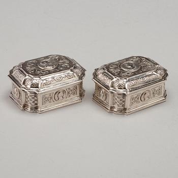 A Swedish 18th century 7 piece silver toilet service, mark of Johan Lorenz Starin, Stockholm 1736.