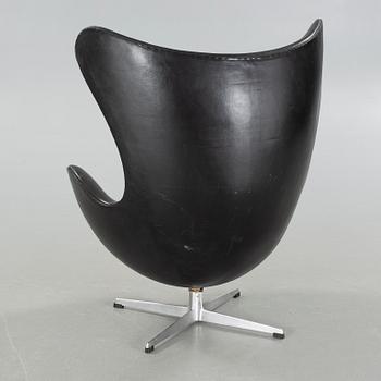 ARNE JACOBSEN, fåtölj, "Ägget", Fritz Hansen, Danmark, 1900-talets andra hälft.