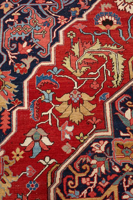 A carpet, an antique Heriz, ca 564,5 x 587,5 x 376,5-380 cm.