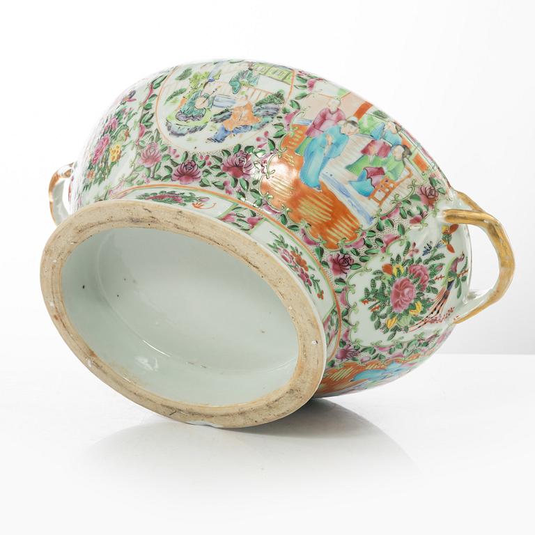 A large Chinese famille rose porcelain Canton tureen with cover, Qing dynasty, 19th century.