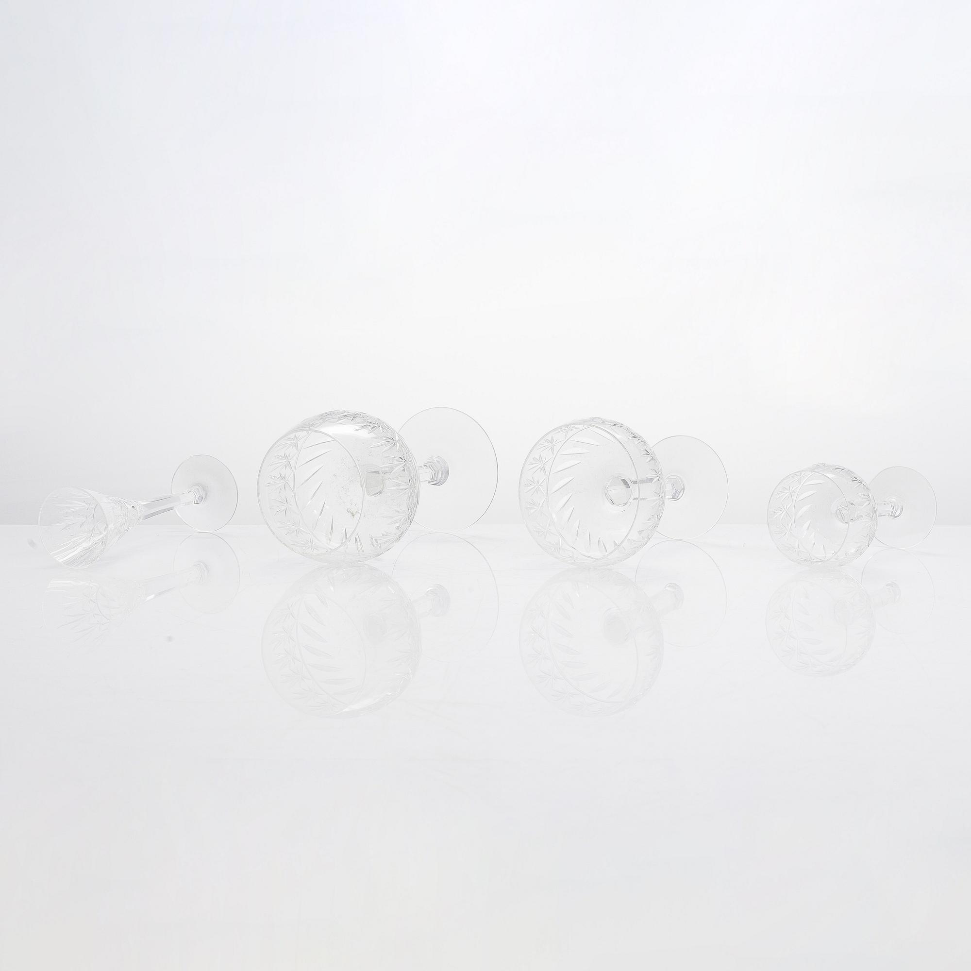 A 35-piece set of 'Leo' glassware from Riihimäen Lasi, Finland.
