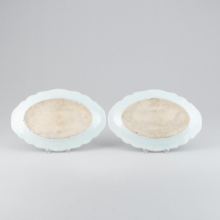 A pair of double peacock dishes, Qing dynasty, Qianlong (1736-95).