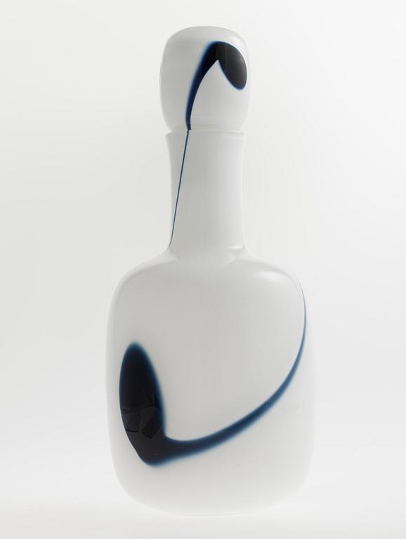 KARAFF, glas, "Blues", signerad Timo Sarpaneva 99/1985. Iittala.