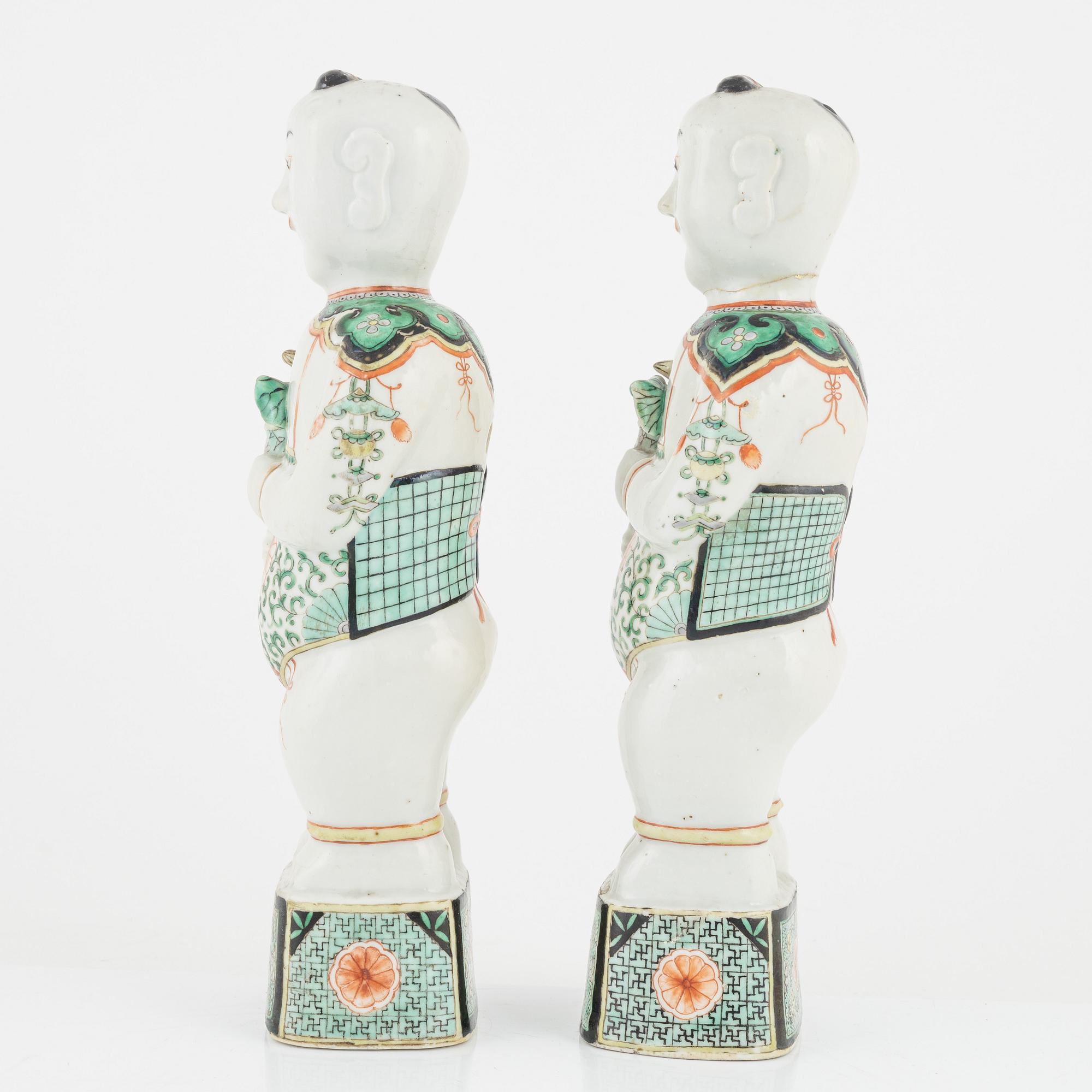 A pair of Kangxi-style figurines, China, late Qing dynasty.