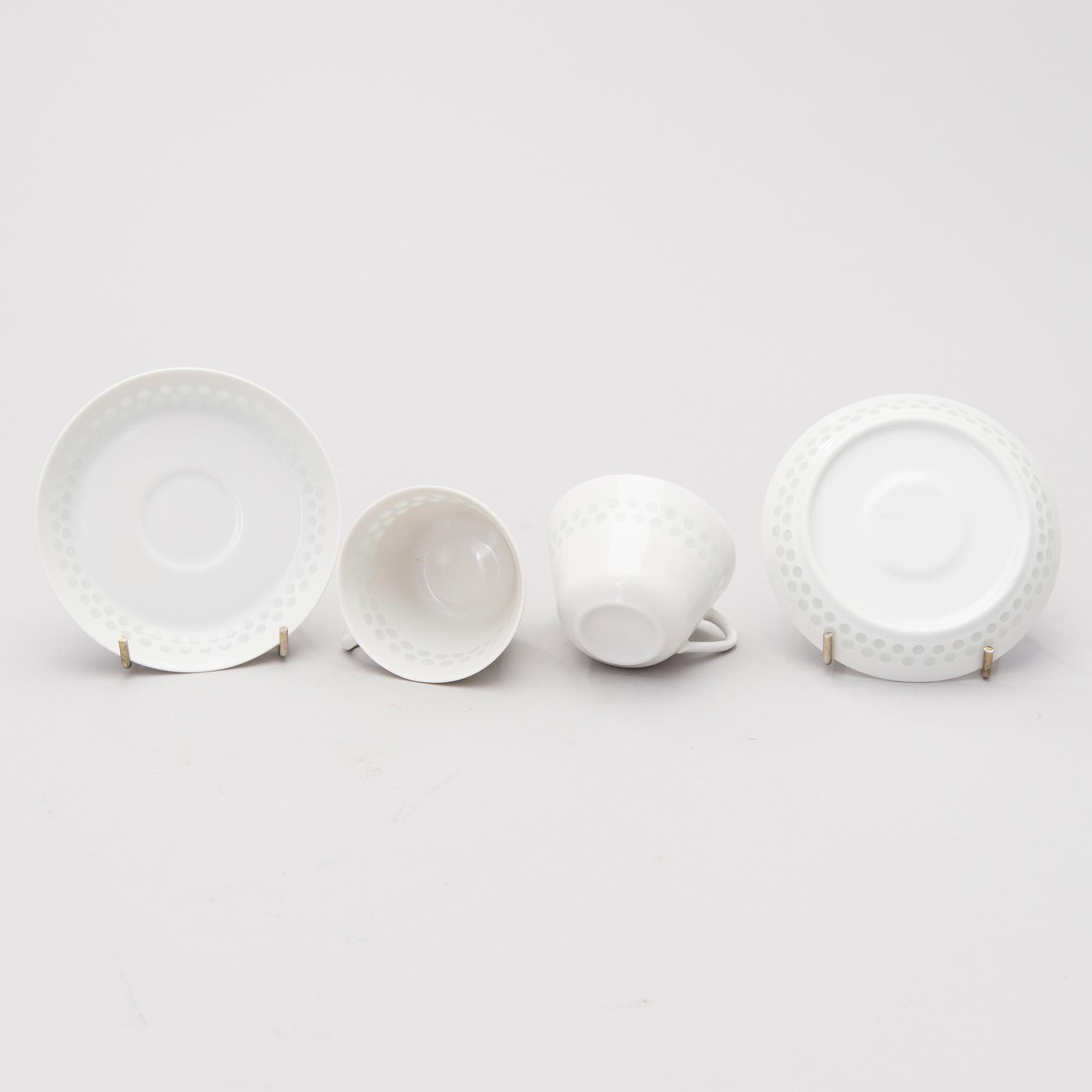 FRIEDL HOLZER-KJELLBERG, ASTIASTO, 34 osaa, "Helmi", riisiposliinia, signeeratut F.H.Kj. Arabia Finland.