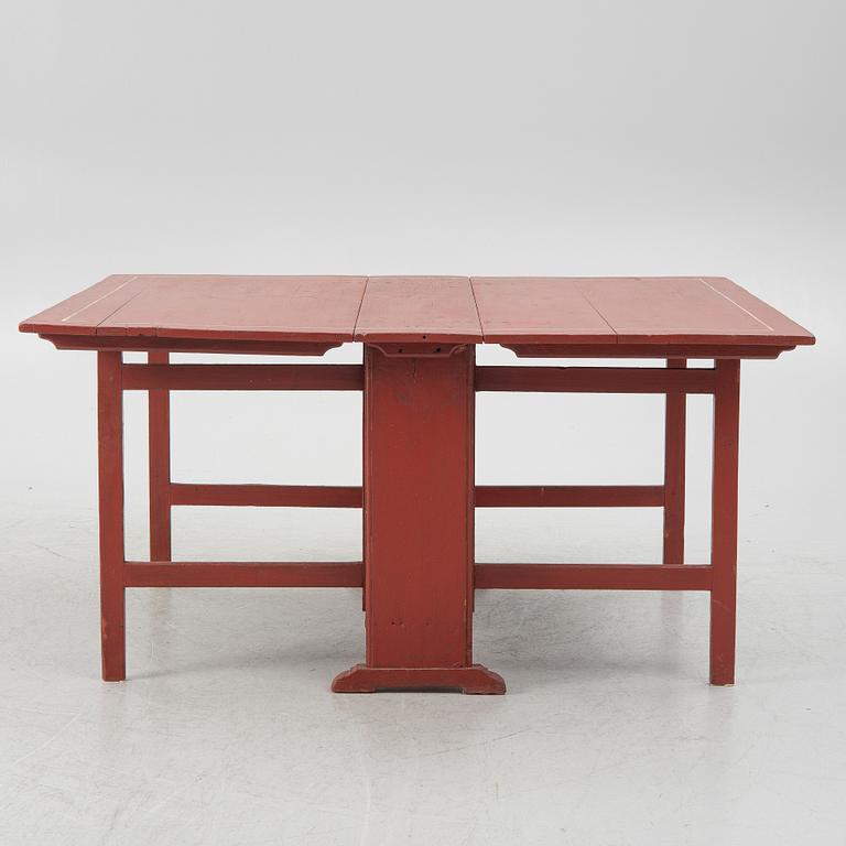 A gate leg table, 19th century.