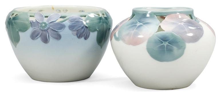 A Karl Lindström porcelain art nouveau vase and an unknown vase by Rörstrand ca 1900.