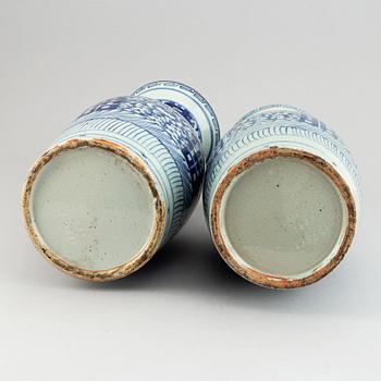 Two blue and white floor vases, Qing dynasty, early 20th century.