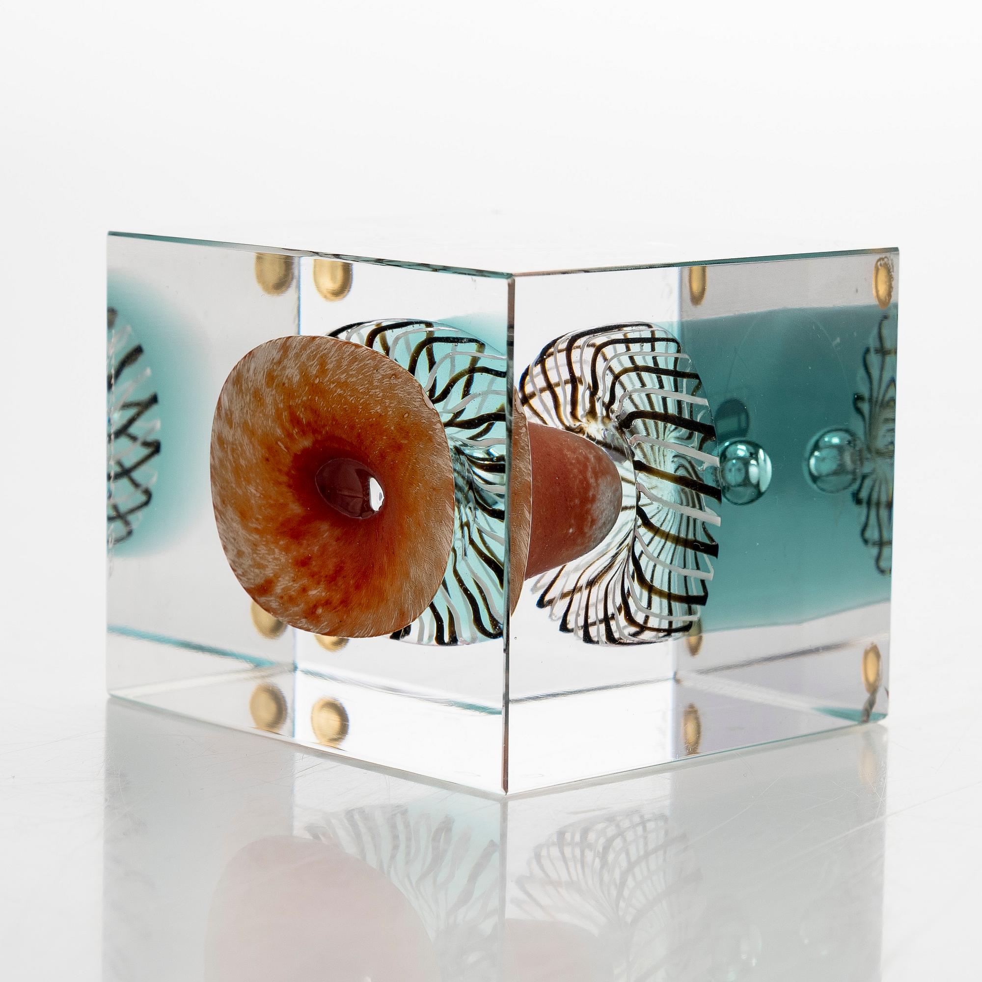 Oiva Toikka, an annual glass cube, signed Oiva Toikka, Nuutajärvi, Finland, 1999, 296/2000.