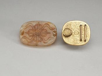 A jadeit belt buckle mounted with pearls and a Agathe placque, late Qing dynasty.