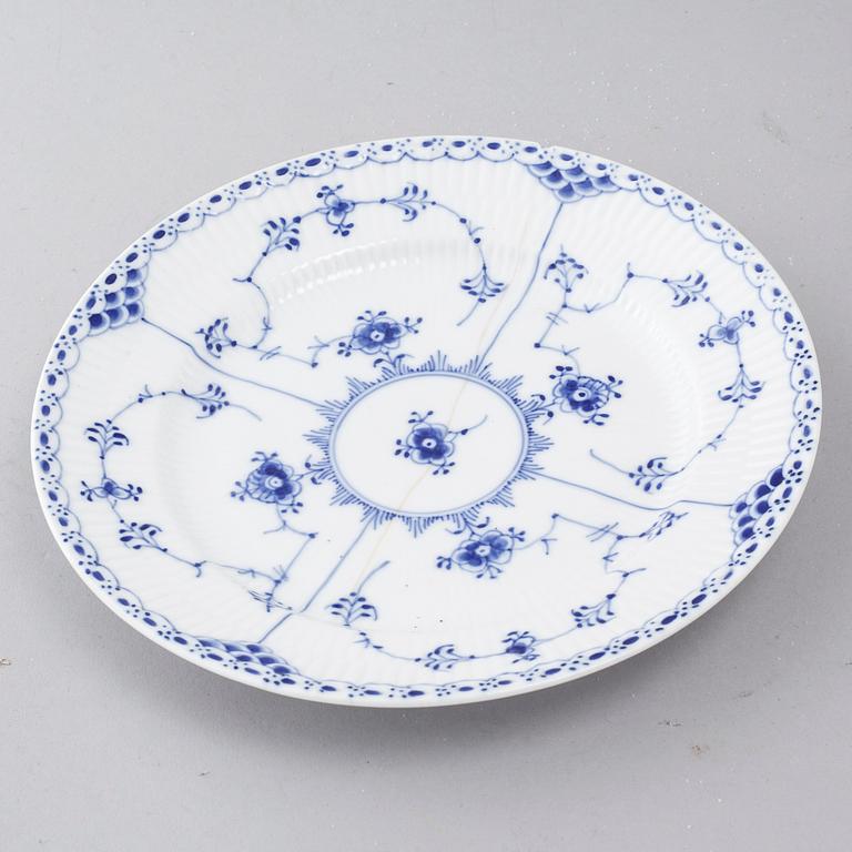 A porcelain tableware set of 69 pcs, "Musselmalet" by Royal Copenhagen, second half of the 20th century.