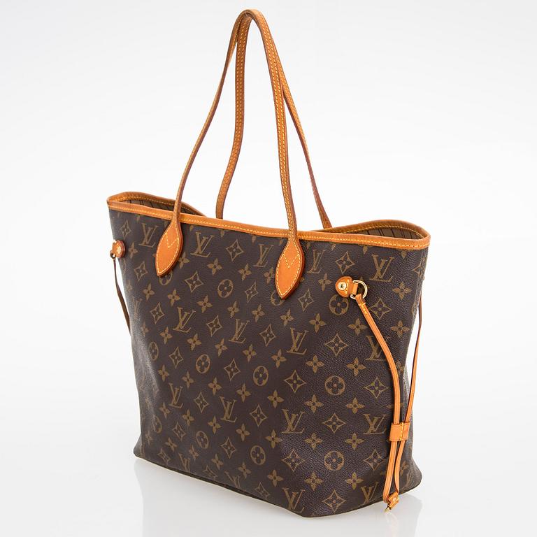 Louis Vuitton, a Monogram 'Neverfull MM' bag.