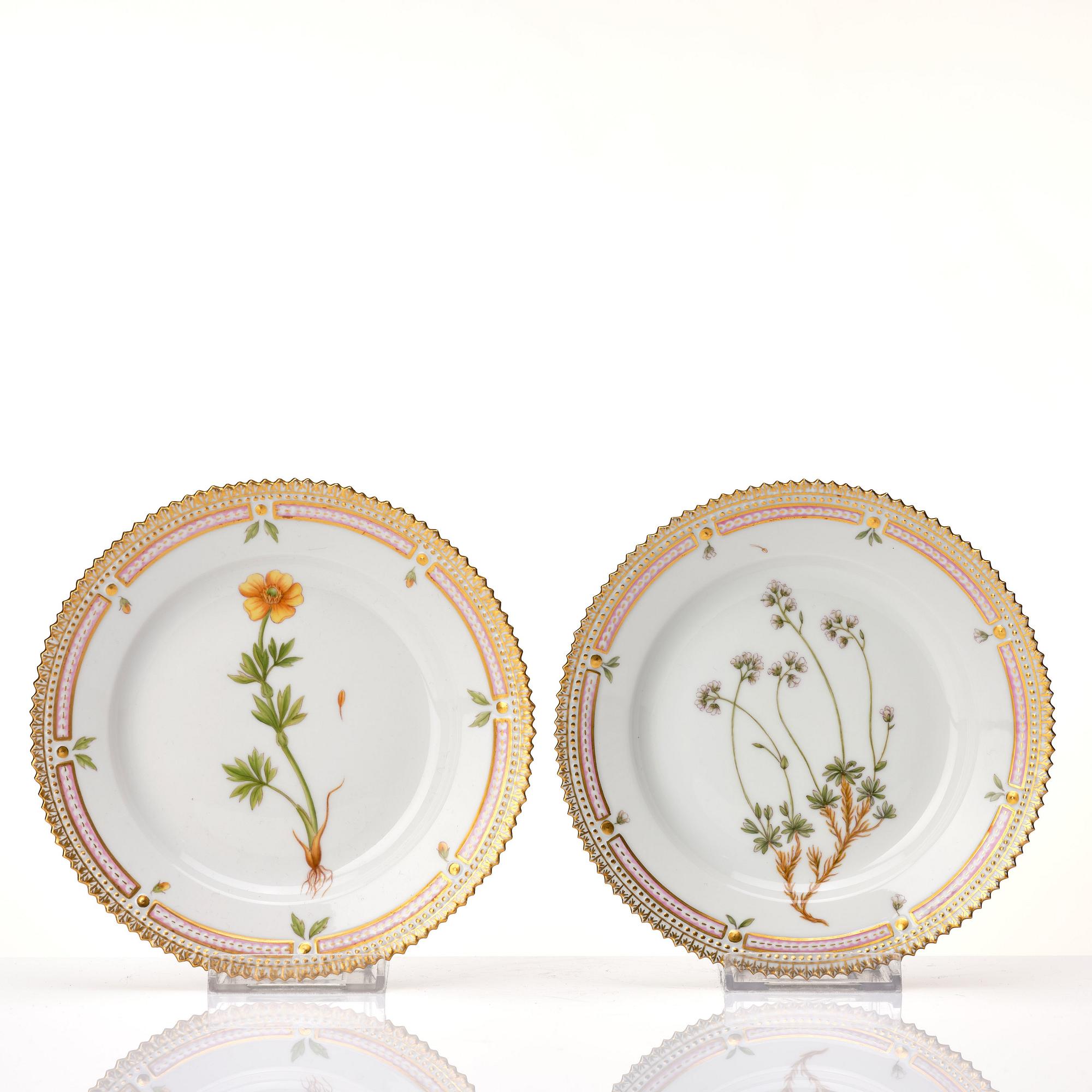 A set of 12 Royal Copenhagen 'Flora Danica' dishes, Denmark, 20th Century.