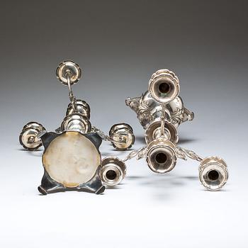 KANDELABRAR, ett par, nysilver, 1900-talets första del.