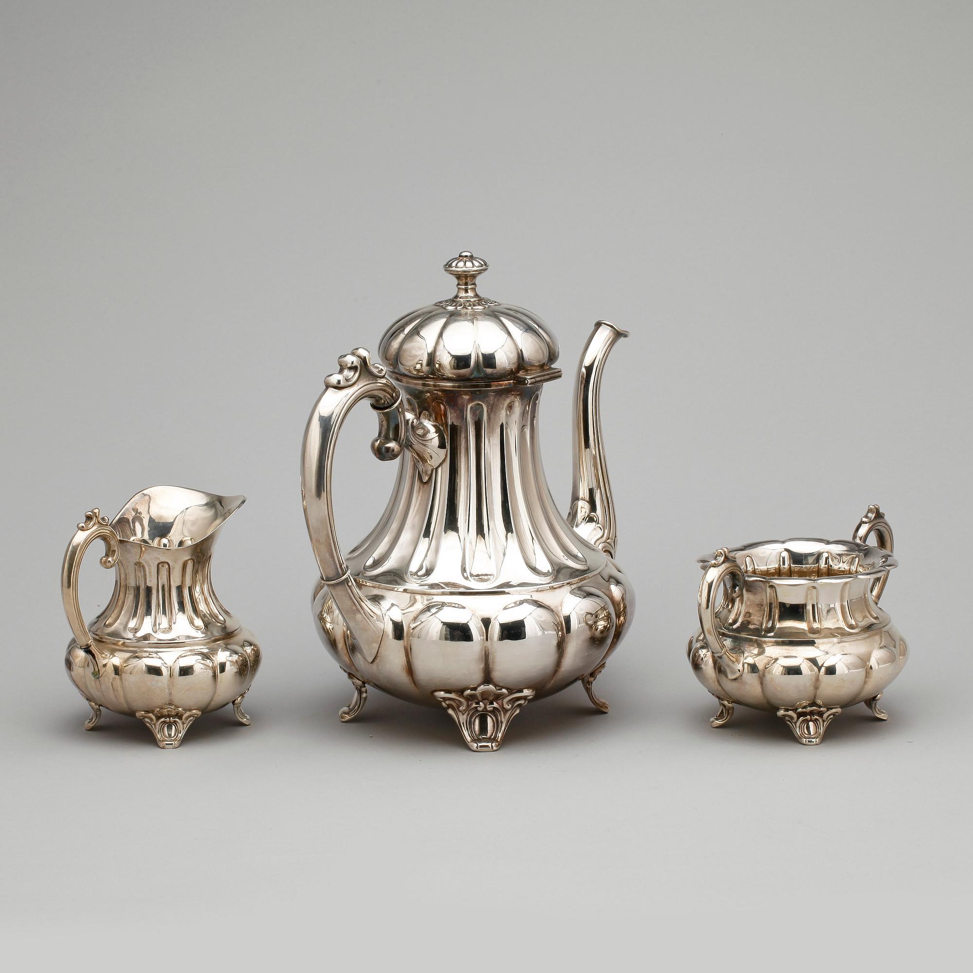 KAFFESERVIS, 3 delar, silver, utländska stämplar, 1900-talets mitt. Total vikt ca 1127 g.