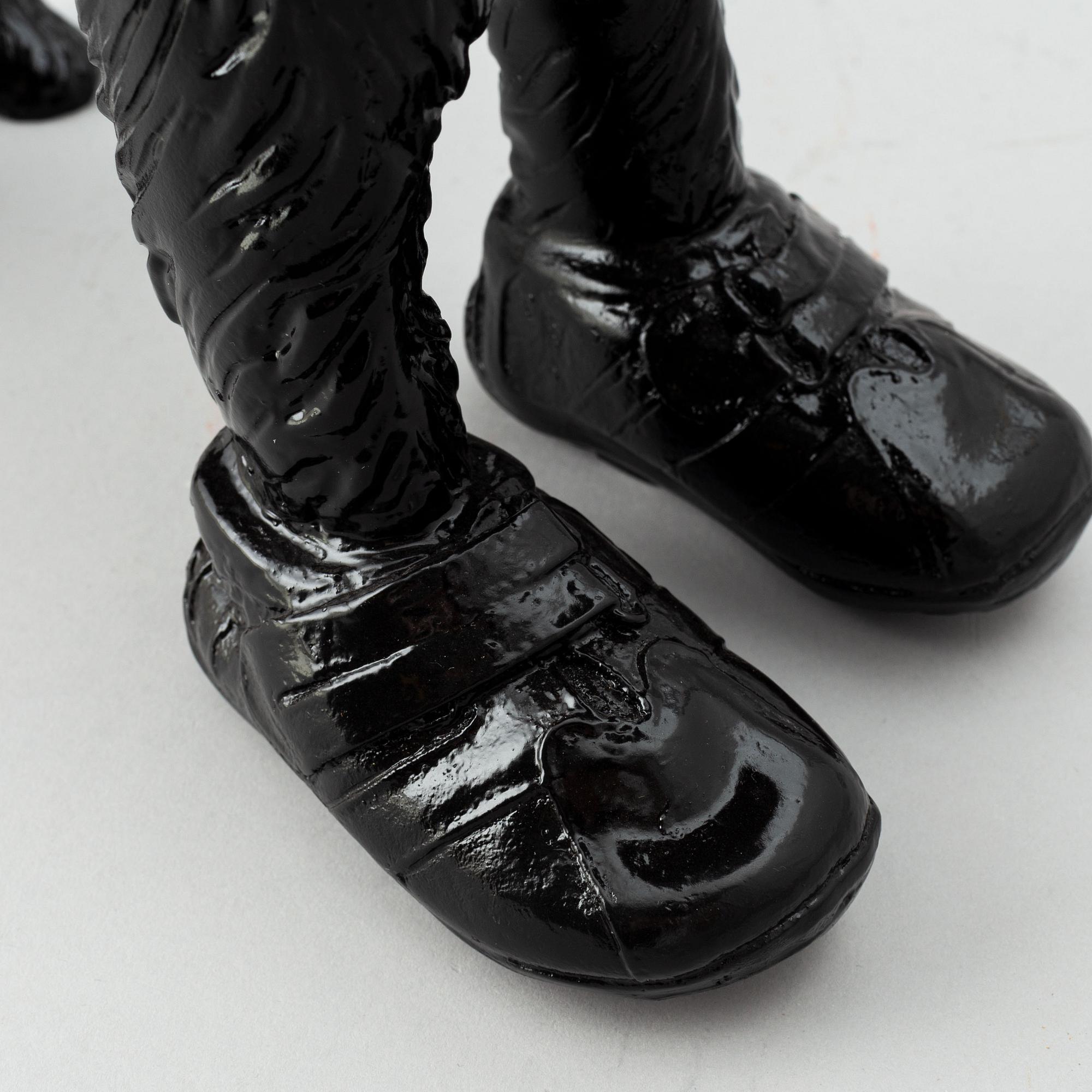 William Sweetlove, sculpture, plastic, signed 53/75.