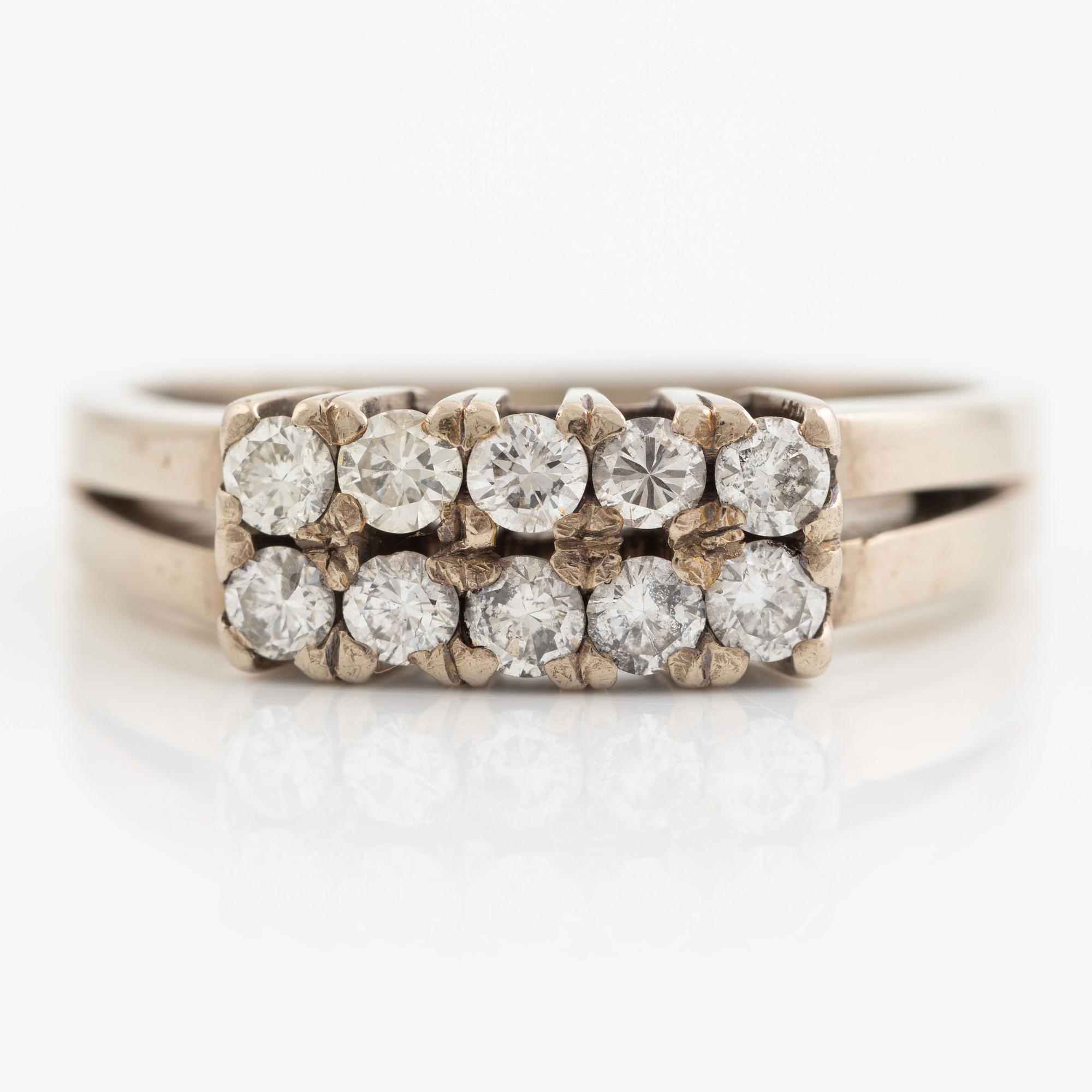 Ring, 18K vitguld med två rader med tio briljantslipade diamanter.